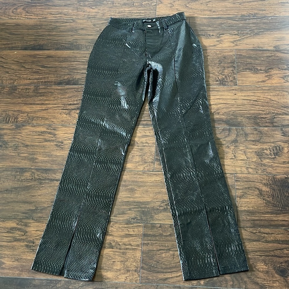 NWT PRETTYLITTLETHING Black croc embossed split hem pants SZ 6 - Picture 2 of 10